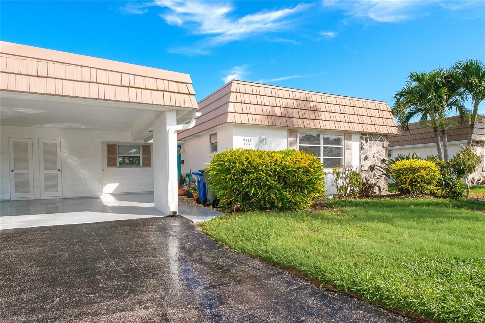 Property Photo: 2126 Riverbluff Parkway V323 FL 34231
