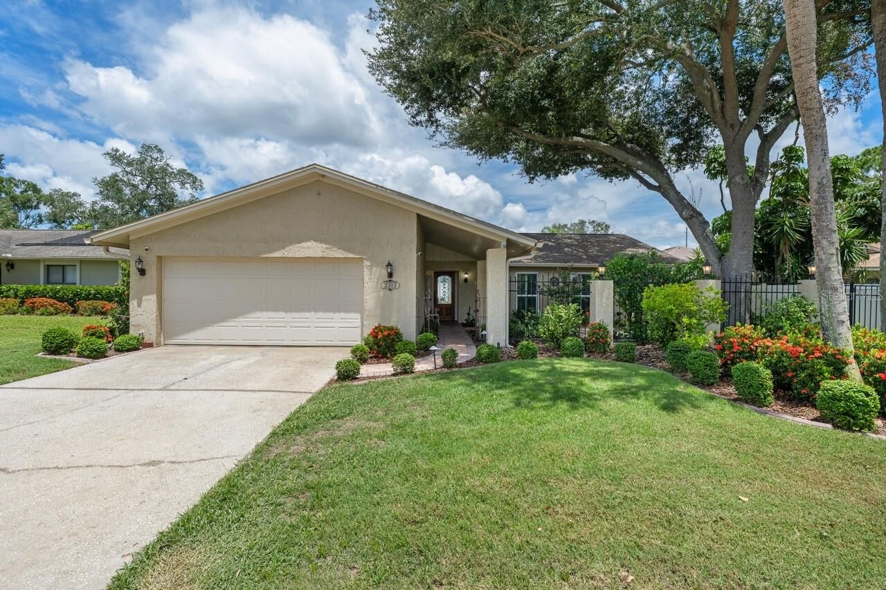 Property Photo: 3303 El Amador Court FL 33614