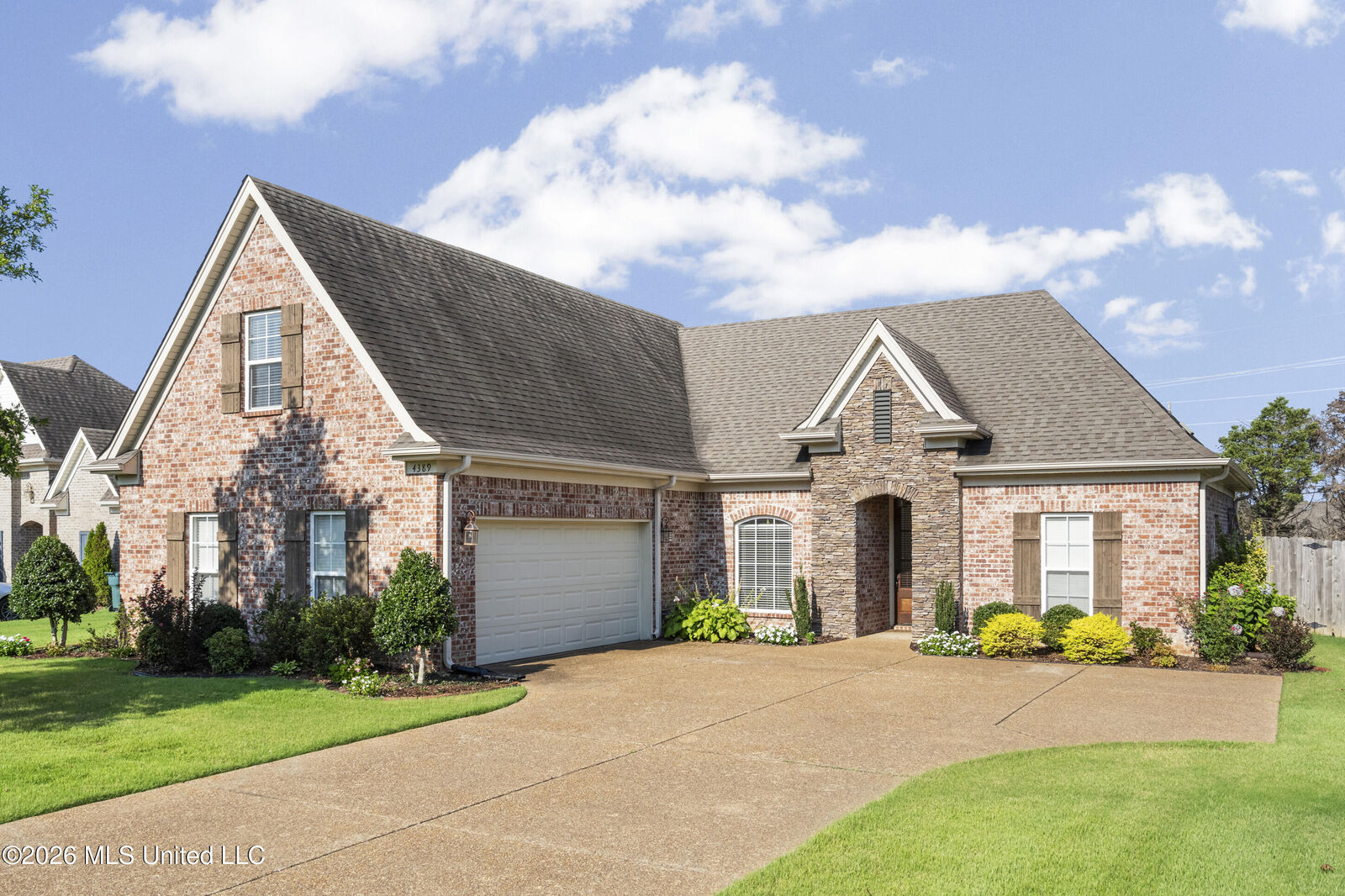 Property Photo: 4389 W Vineyard Drive MS 38672