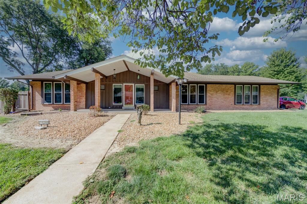 Property Photo:  13248 Hobnail Drive  MO 63146 