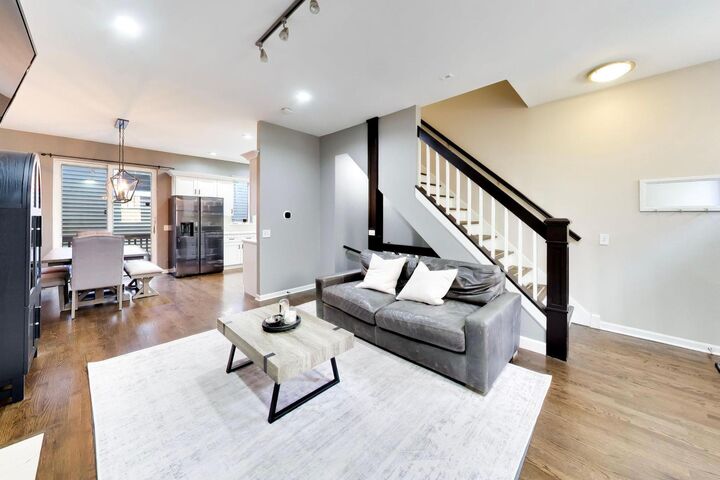 Property Photo: 1733 W Crystal Street B IL 60622