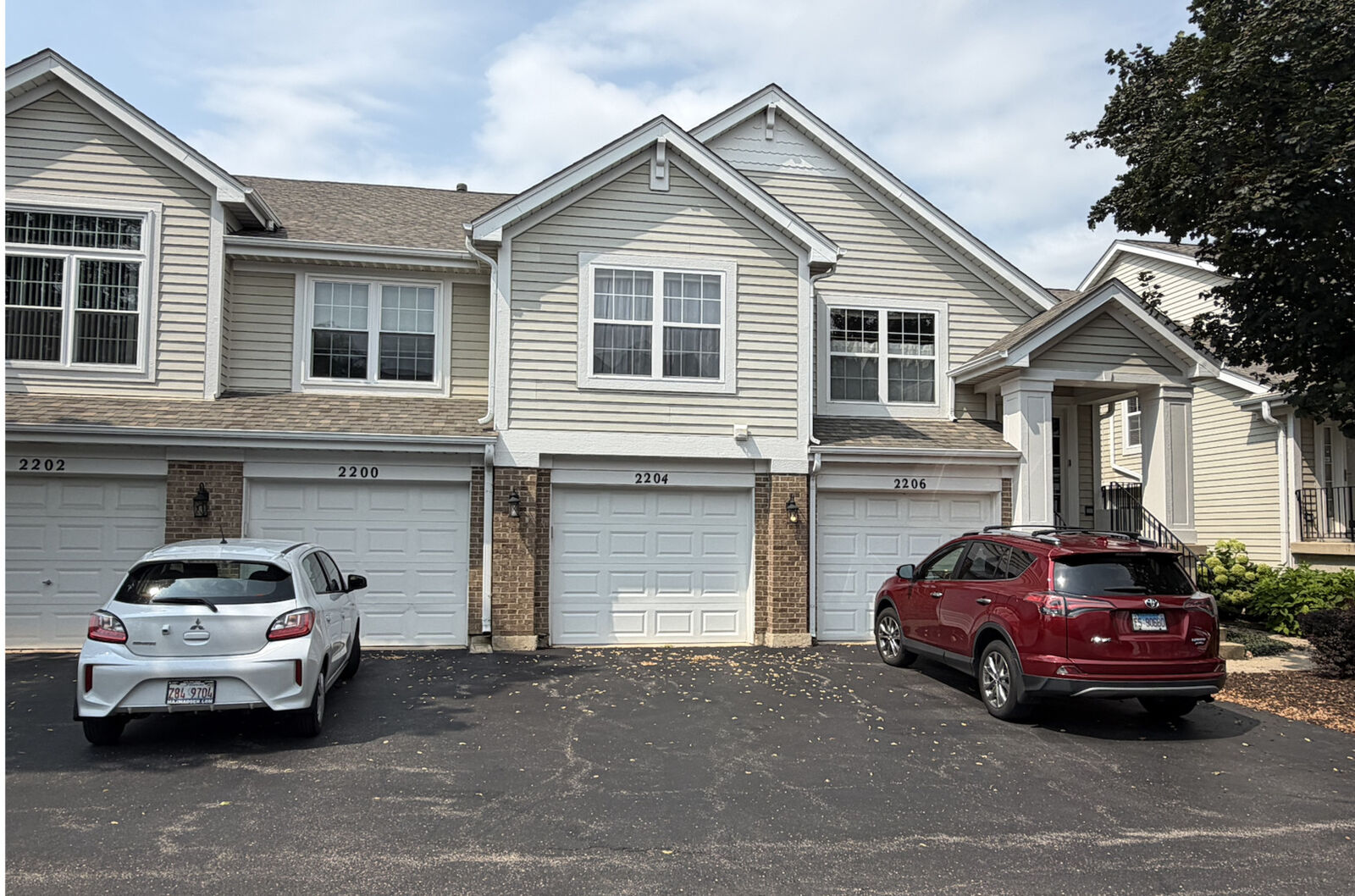 Property Photo: 2204 Scott Lane 2204 IL 60502