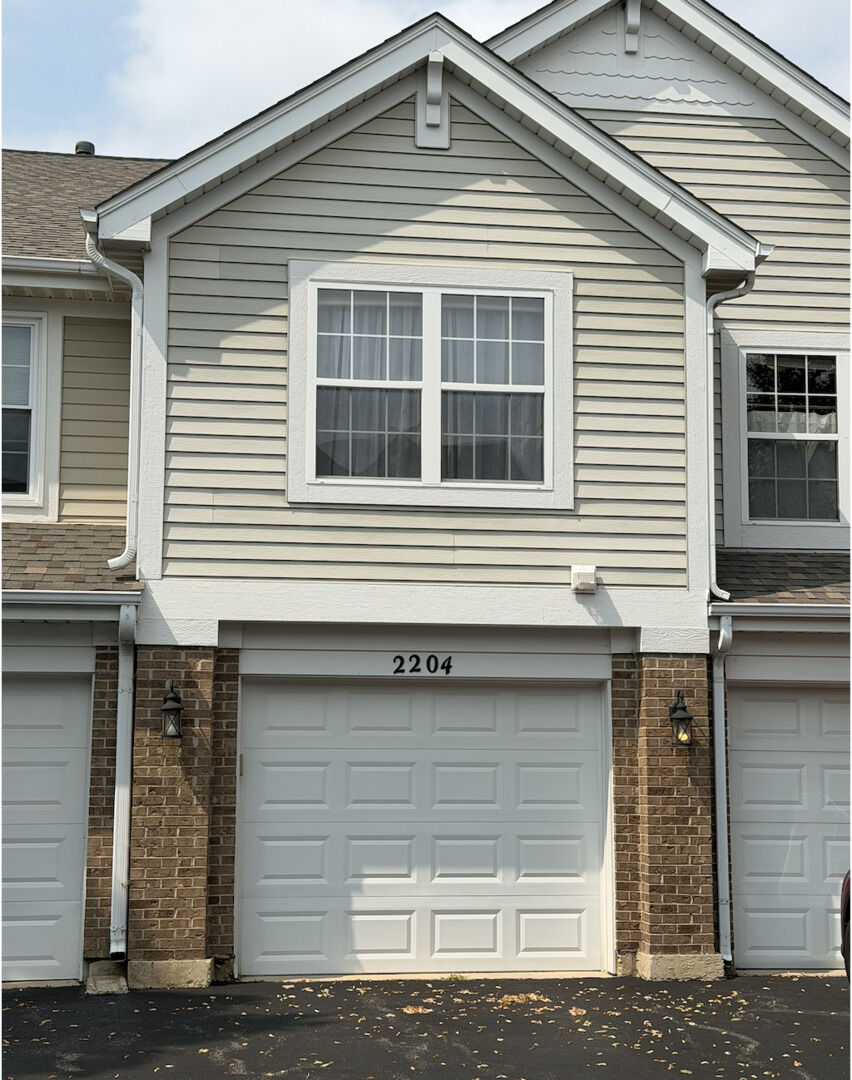 Property Photo:  2204 Scott Lane 2204  IL 60502 