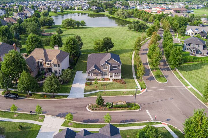 Property Photo: 3667 Peregrine Way IL 60124