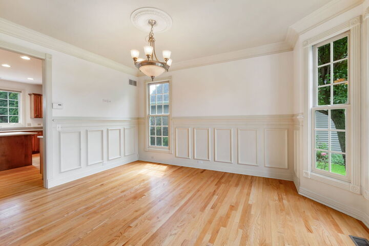 Property Photo:  1413 Seaton Street  IL 60119 
