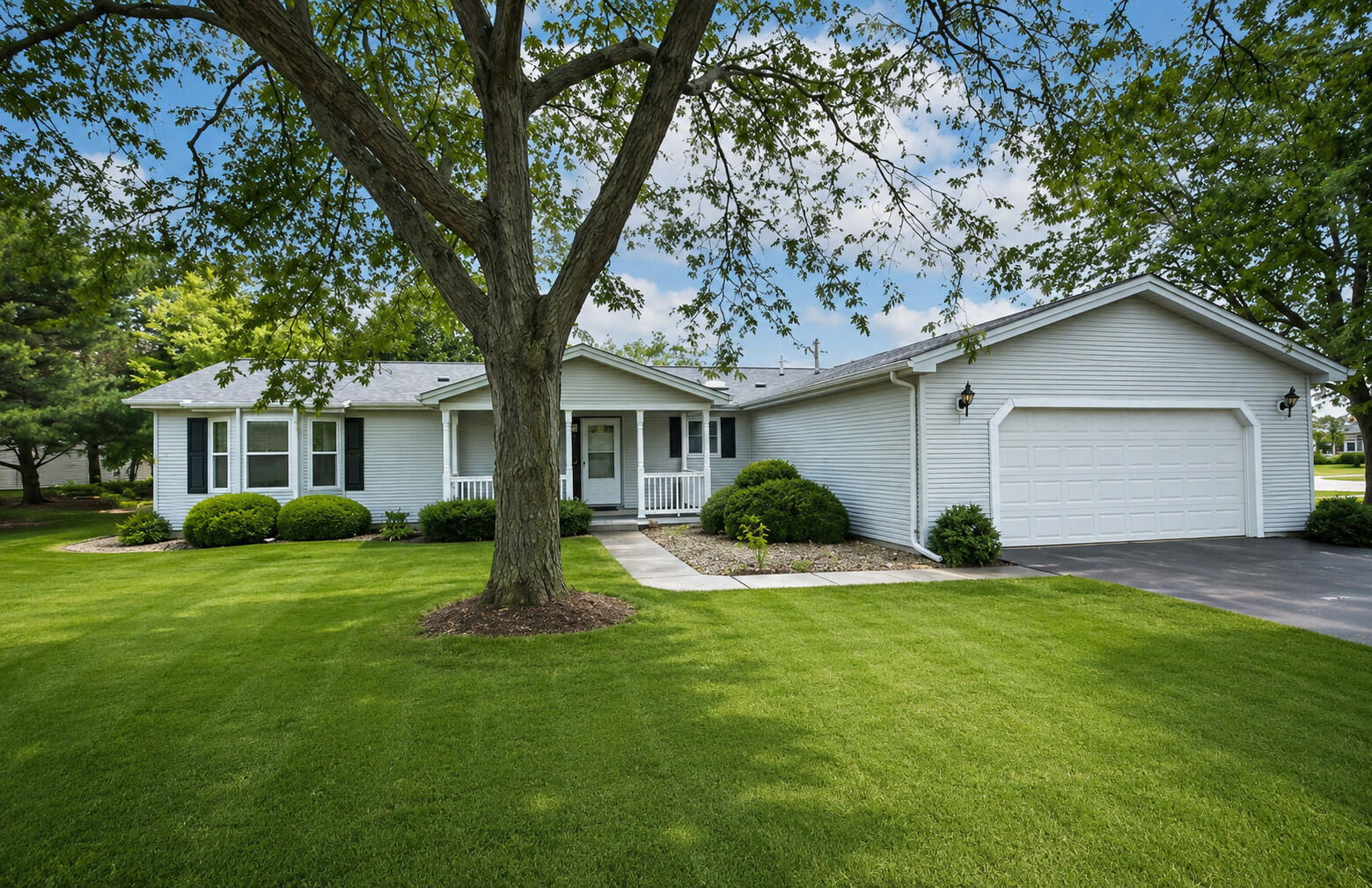 Property Photo: 9 Hialeah Court IL 60030