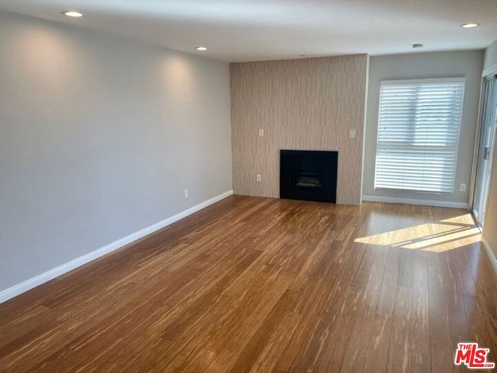 Property Photo:  7556 Hampton Avenue 304  CA 90046 