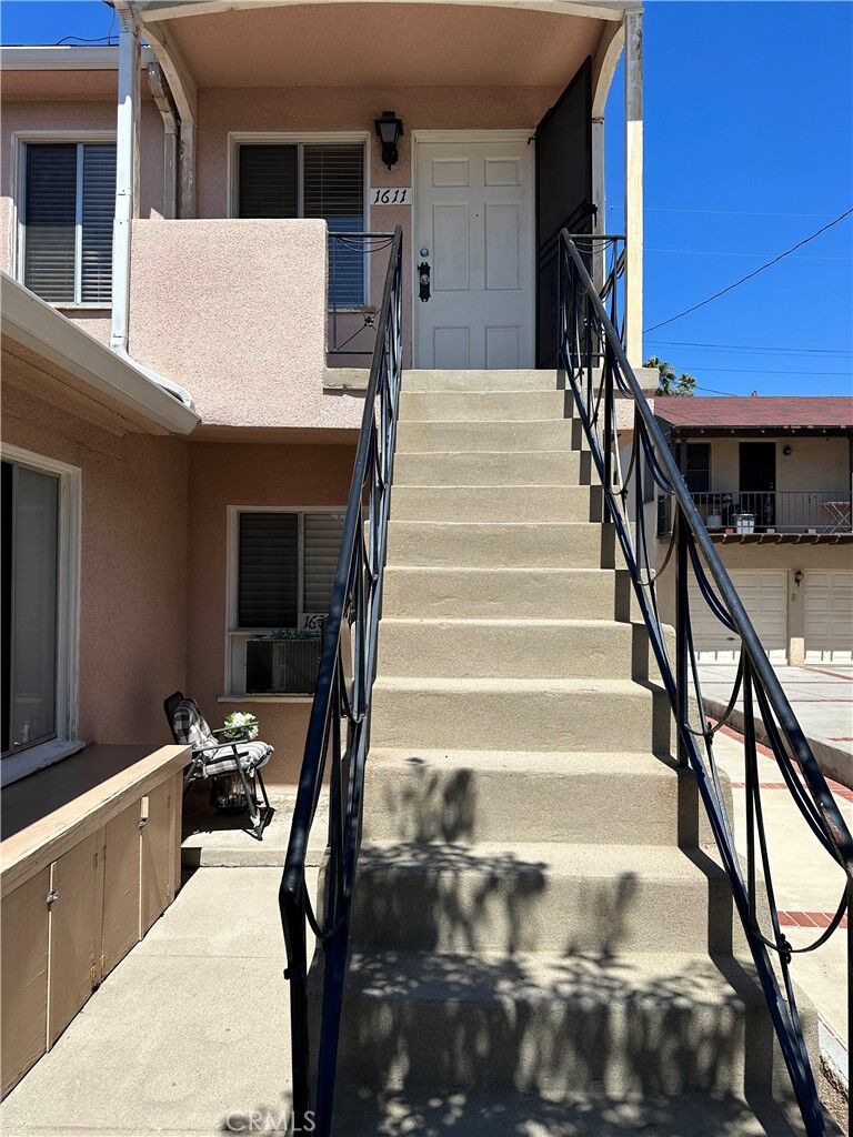 Property Photo:  1609 E Chevy Chase Drive 1611  CA 91206 