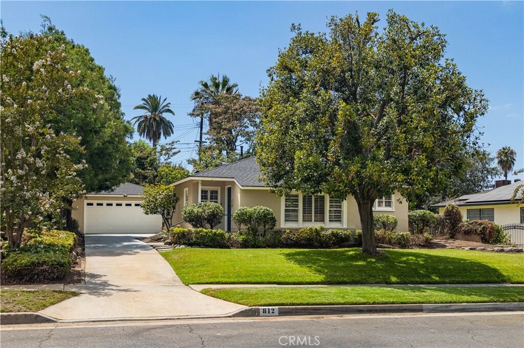 Property Photo:  812 Serpentine  CA 92373 