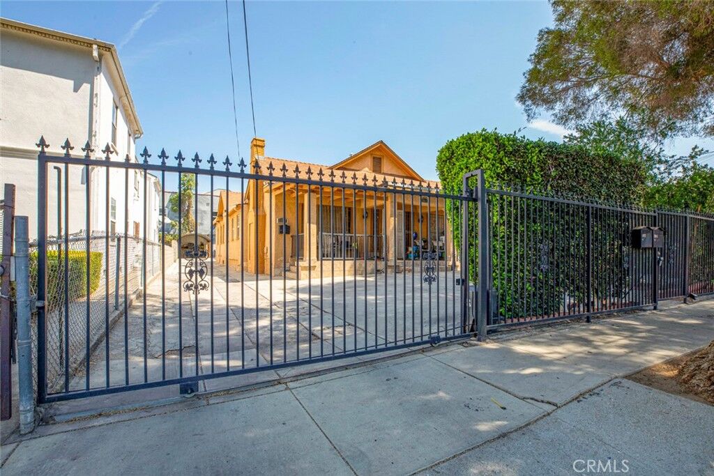 Property Photo:  4927 Lexington  CA 90029 