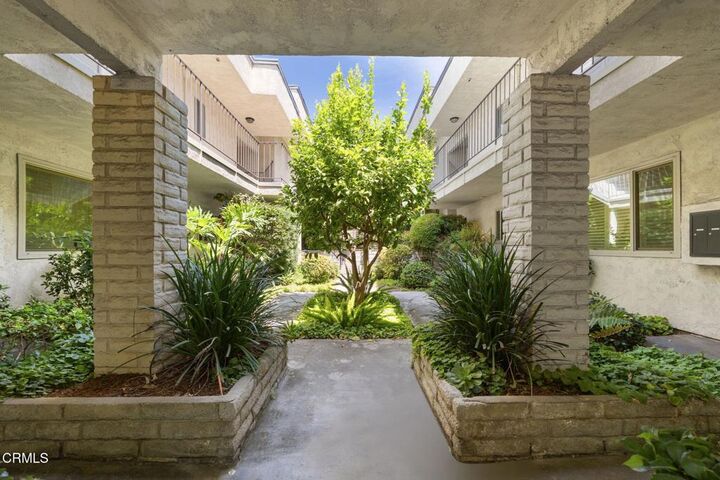 Property Photo:  555 W Sierra Madre Boulevard I  CA 91024 