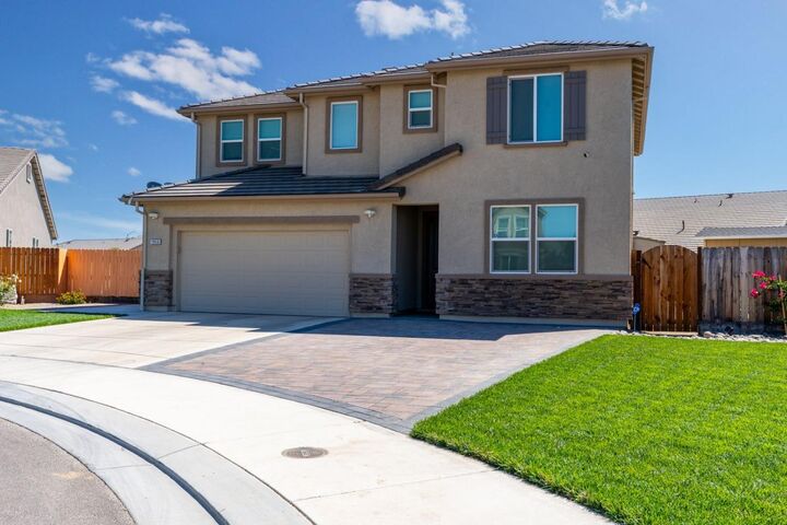 Property Photo: 1856 Morro Court CA 93635