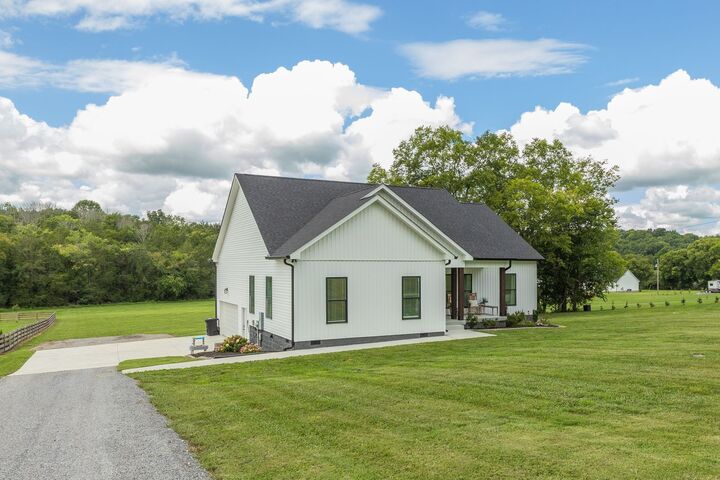 Property Photo:  214 Opossum Hollow Rd  TN 37184 