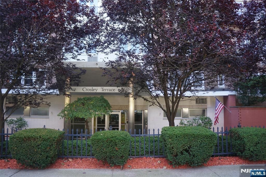 Property Photo:  2160 Center Avenue 4M  NJ 07024 
