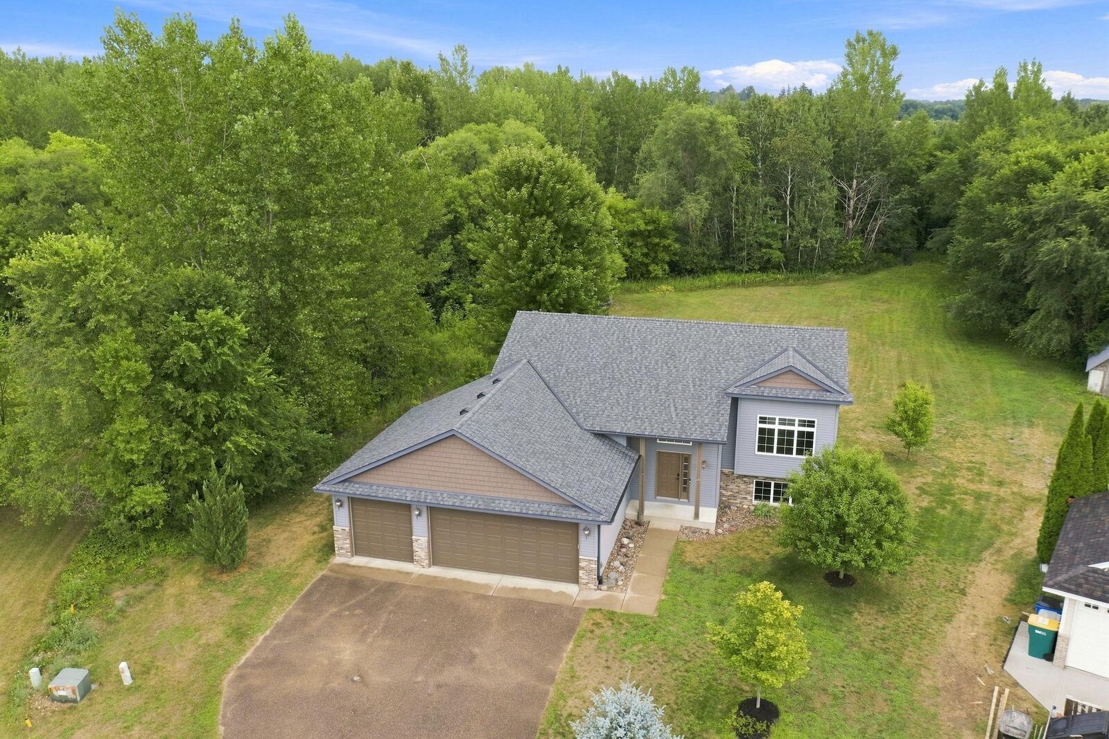 Property Photo:  909 Winsome Way NE  MN 55040 
