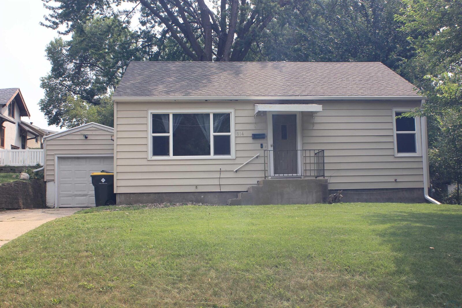 Property Photo:  814 34th St  IA 51104 