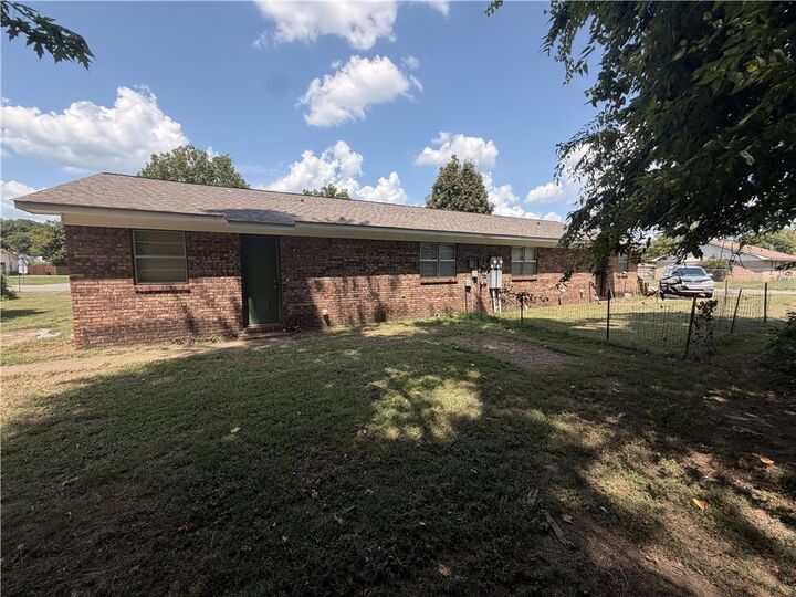 Property Photo: 1000 & 1002 E Poplar Street AR 72830