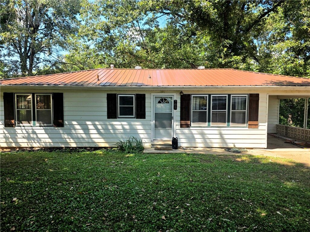 Property Photo: 705 Beverly Drive AR 72601
