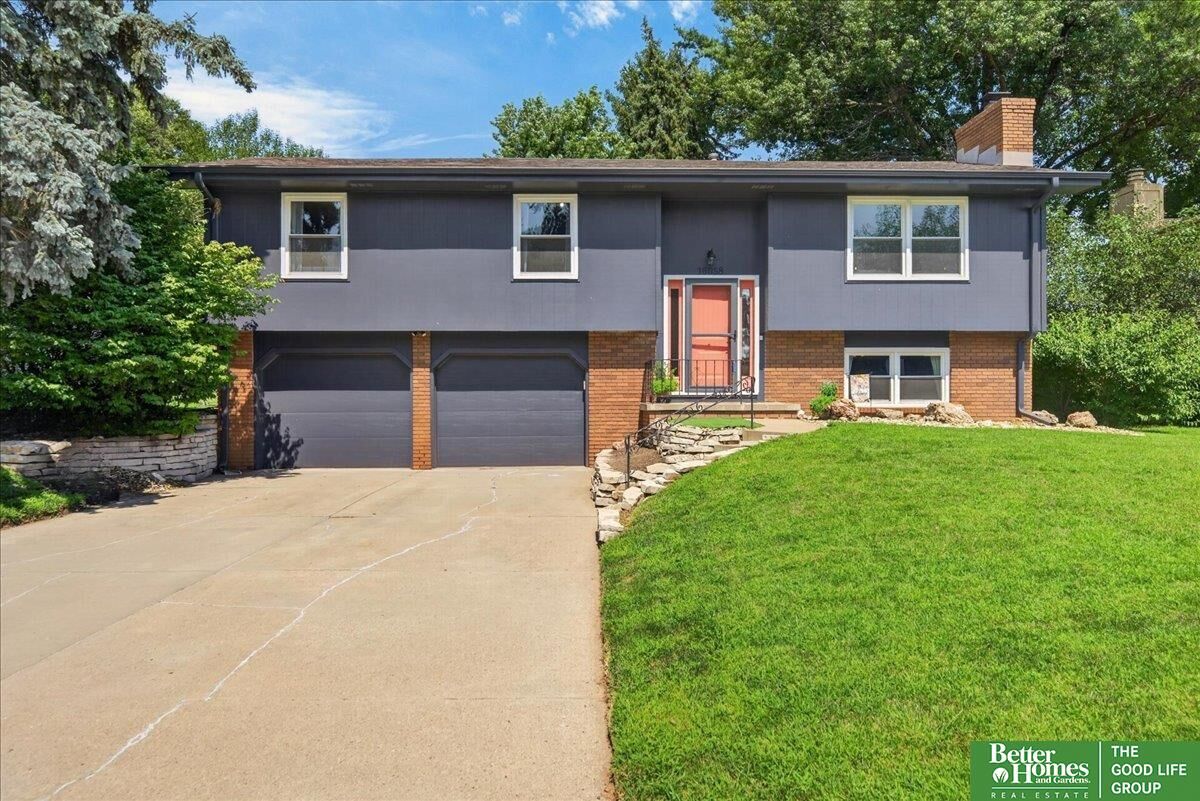 Property Photo: 16058 Oak Street NE 68130