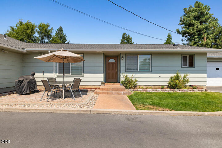 Property Photo:  1457 Homedale Road  OR 97603 