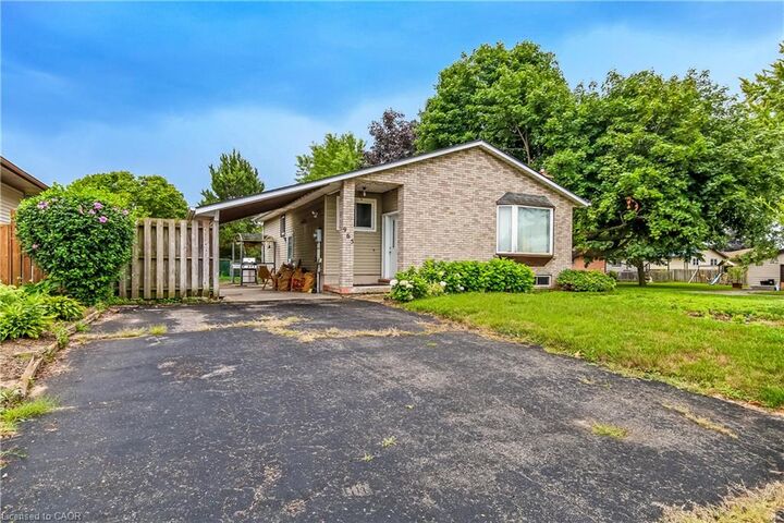 965 St George Street — photo 1