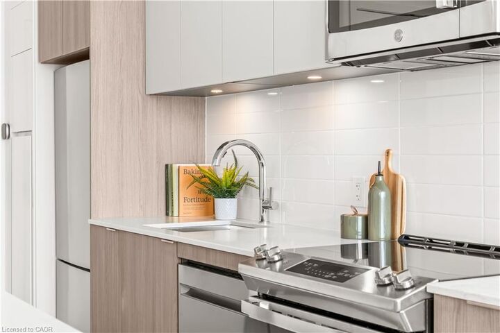 Property Photo:  500 Upper Wellington Street 352  ON L9A 0C7 