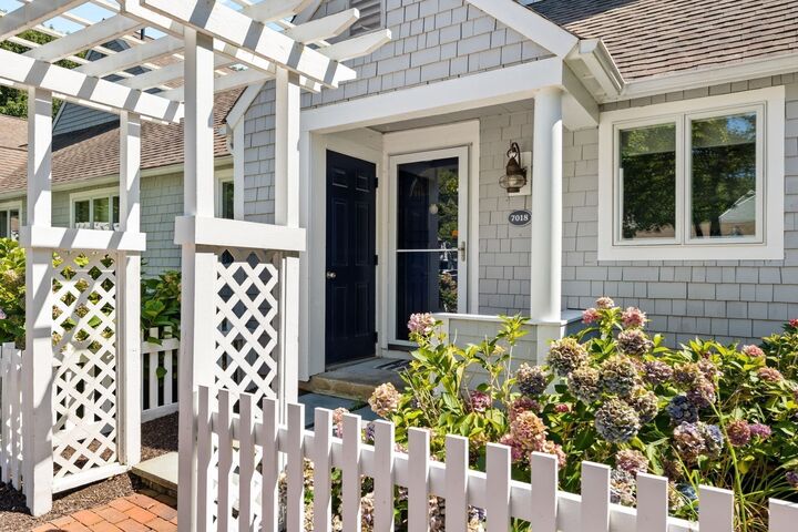 Property Photo:  100 Mid-Iron 7018  MA 02649 