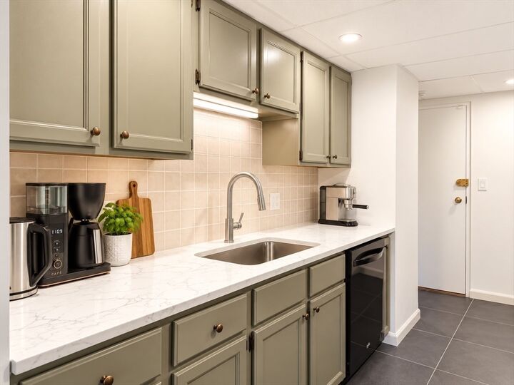 Property Photo:  43 Angleside Drive 1  MA 02453 