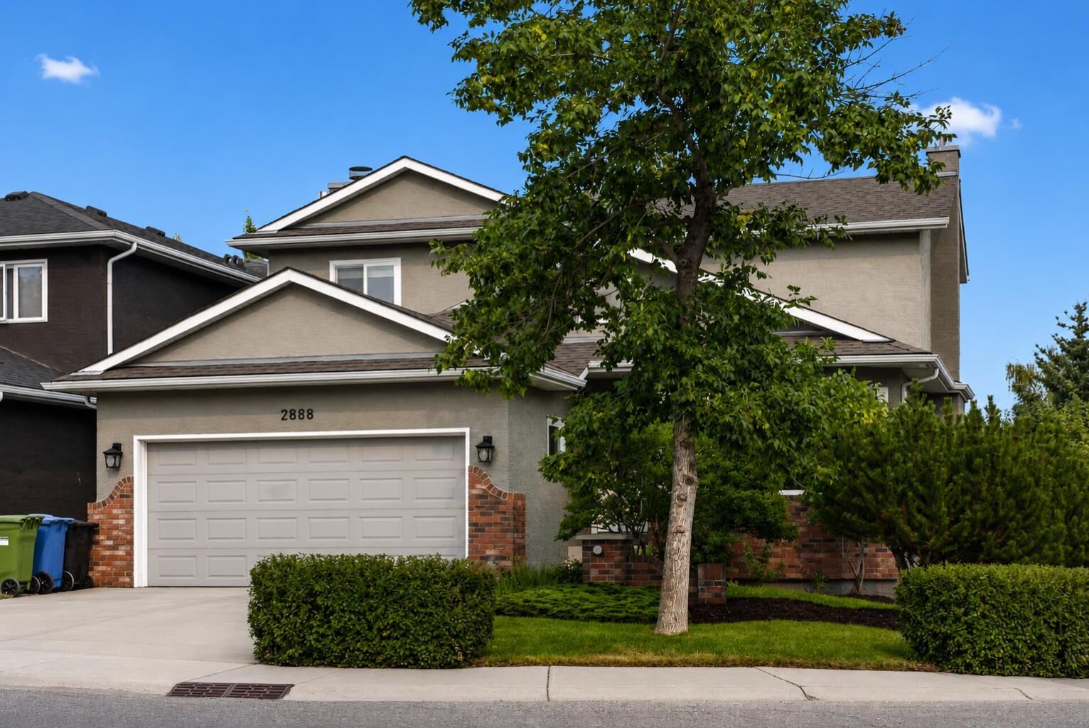 Property Photo:  2888 Signal Hill Drive SW  AB T3H 2V1 