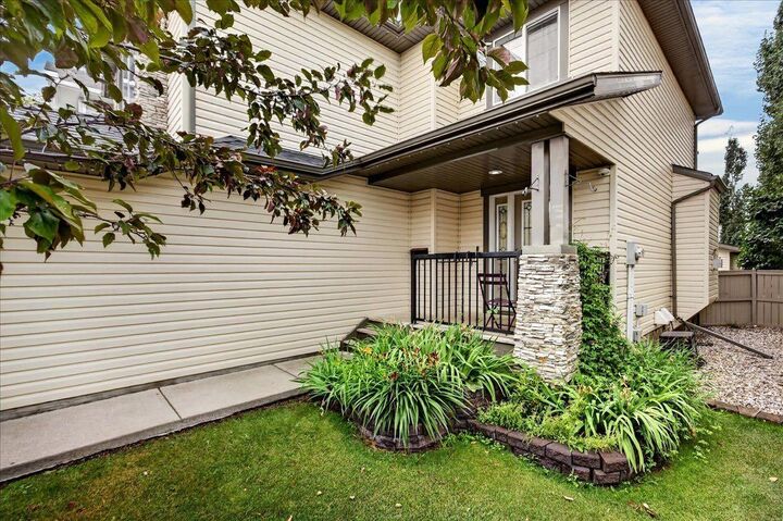 Property Photo:  2745 Coopers Manor SW  AB T4B 3J8 