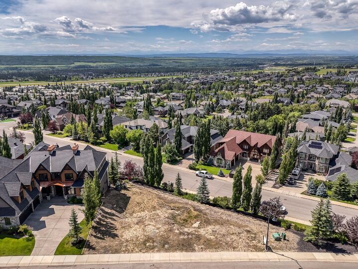 Property Photo:  7695 Elkton Drive SW  AB T3H 3X3 