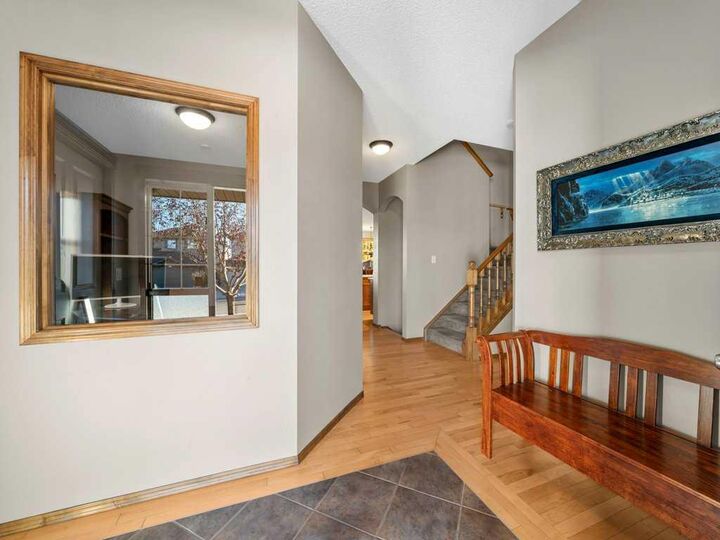 Photo de la propriété:  108 Pantego Rise NW  AB T3K 6J3 