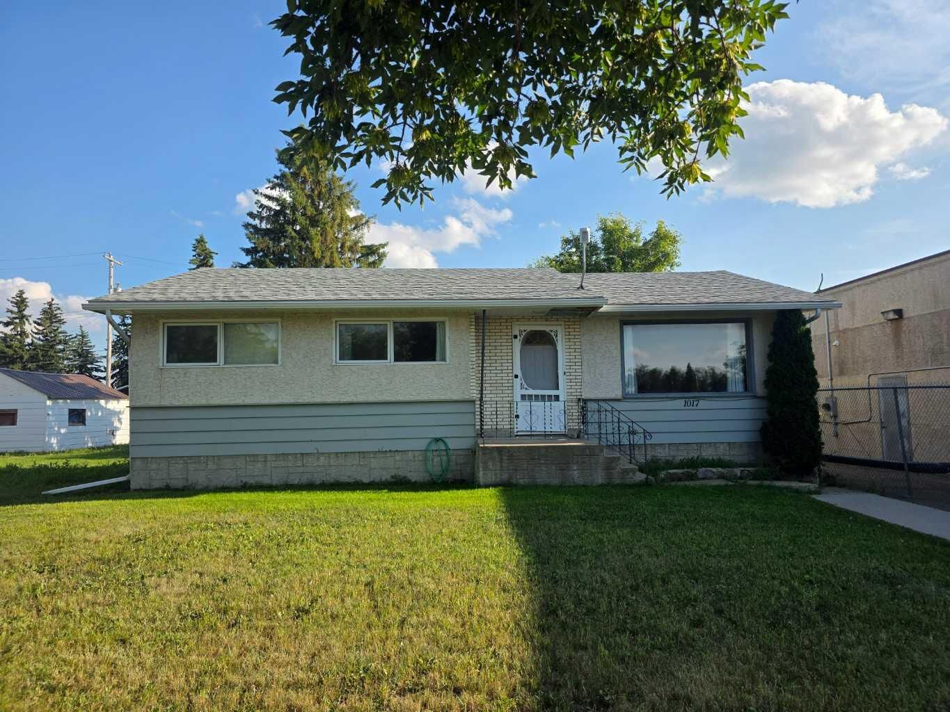 Property Photo:  1017 12 Avenue  AB T9W 1E8 