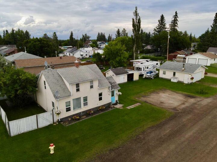 Property Photo:  5316 46 Avenue  AB T0E 1N0 
