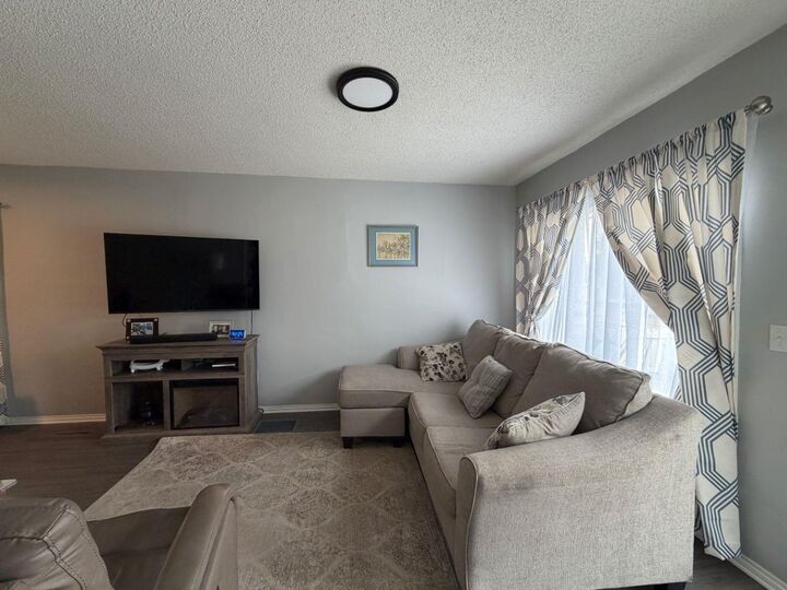 Property Photo:  625 3 Avenue W  AB T0J 0Y3 