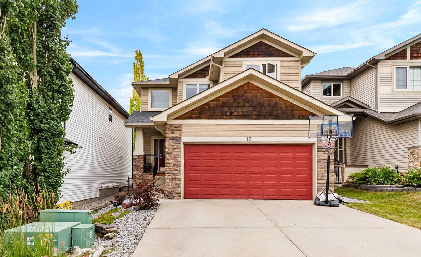 Property Photo: 19 Sunset Circle AB T4C 0C3