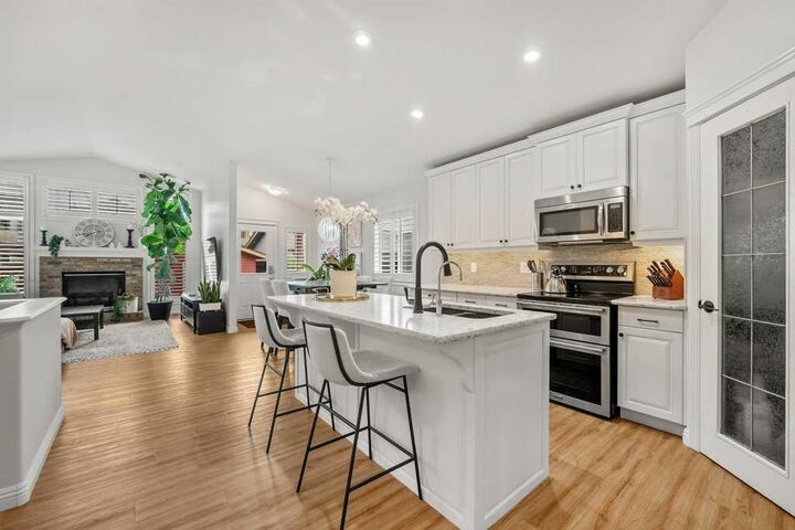 Property Photo: 284 Prestwick Estate Way SE AB T2Z 3Z1