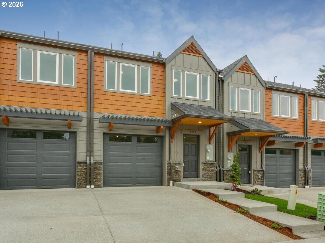 Property Photo:  16817 Chula Vista Ave  OR 97055 