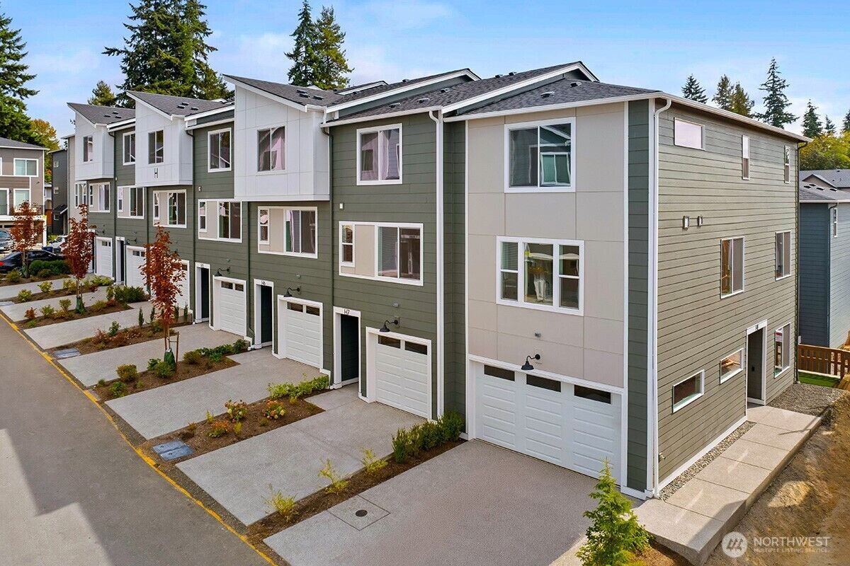 Property Photo: 16823 Alder Way M8 WA 98037