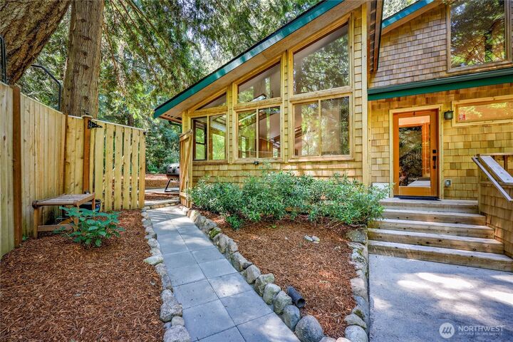 Property Photo: 13193 N Madison Avenue NE WA 98110