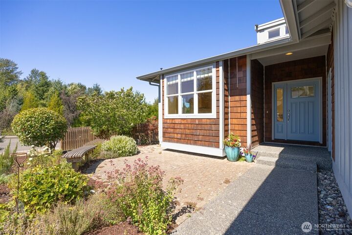 Property Photo: 1424 Cascara Court WA 98248
