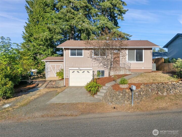 Property Photo:  1816 S 1st Street  WA 98584 