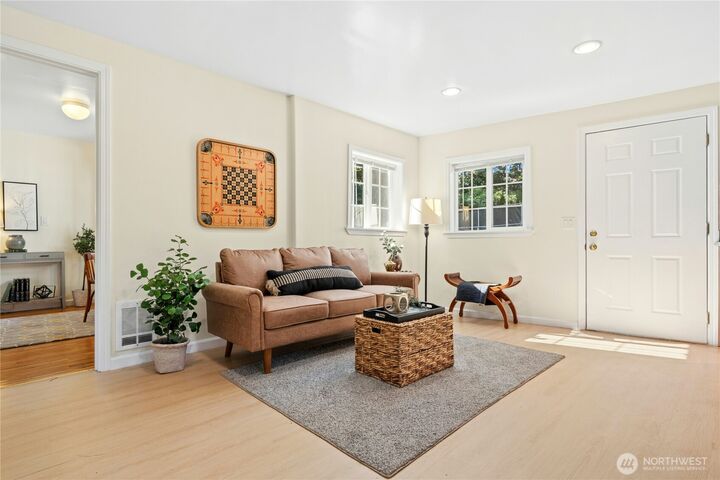 Property Photo:  469  Maple Avenue SW  WA 98057 