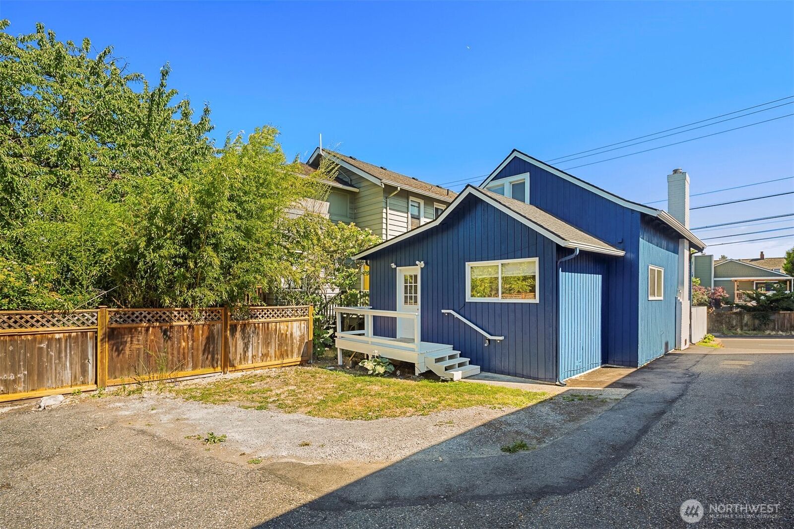 Property Photo: 332 NE 50th Street WA 98105