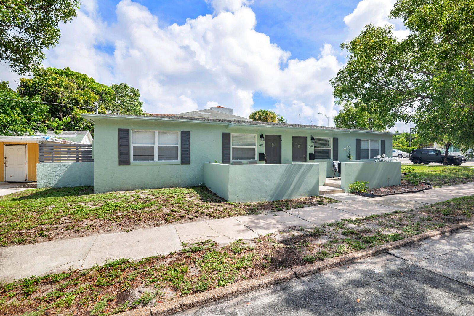 Property Photo: 701 New Jersey Street FL 33401