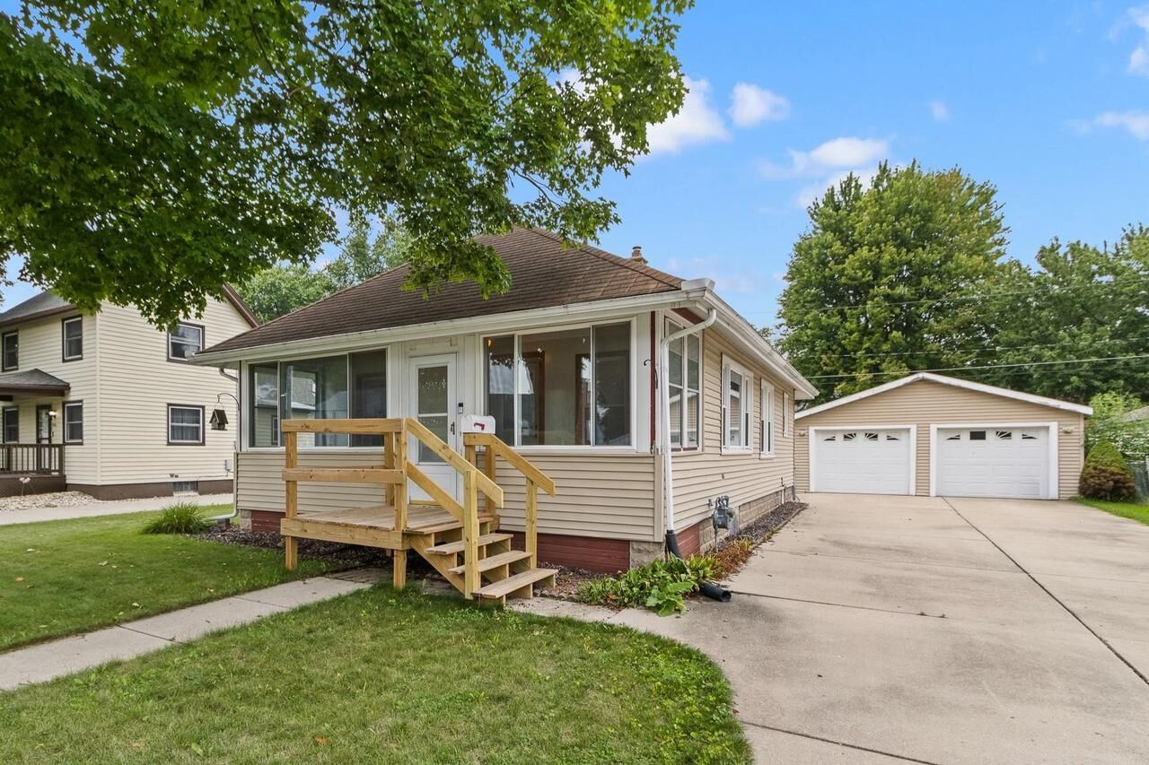 Property Photo: 1402 Barham Avenue WI 53548