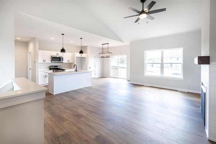 Property Photo:  507 Ridge Court  WI 53576 