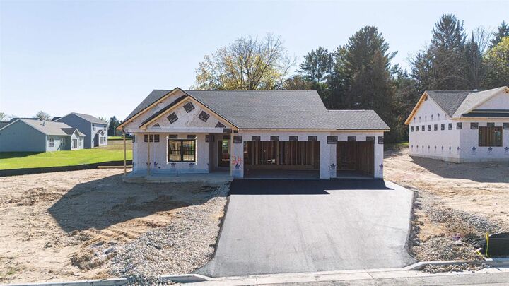 Property Photo: 507 Ridge Court WI 53576