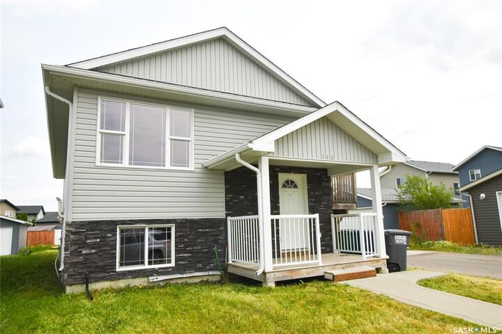 106 Geary Crescent — photo 1