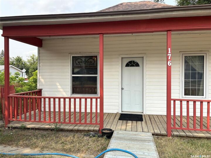 Property Photo:  176 Coteau Street W  SK S6H 5C5 